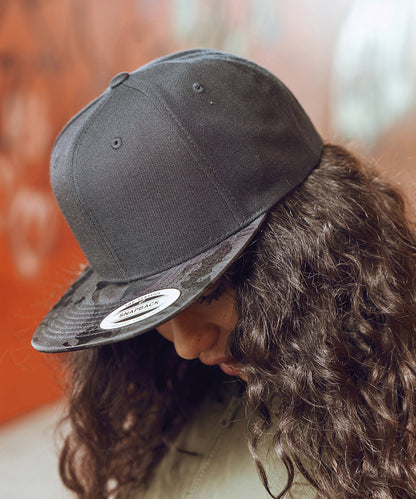 Flexfit / Yupoong Camo visor snapback (6089CV) Black Camo