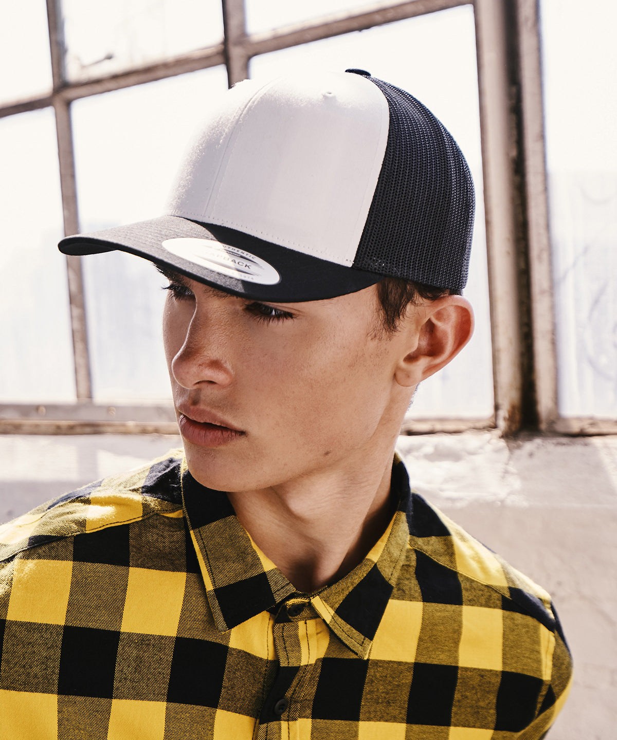 Flexfit / Yupoong Retro trucker coloured front (6606CF) Black/White/Black